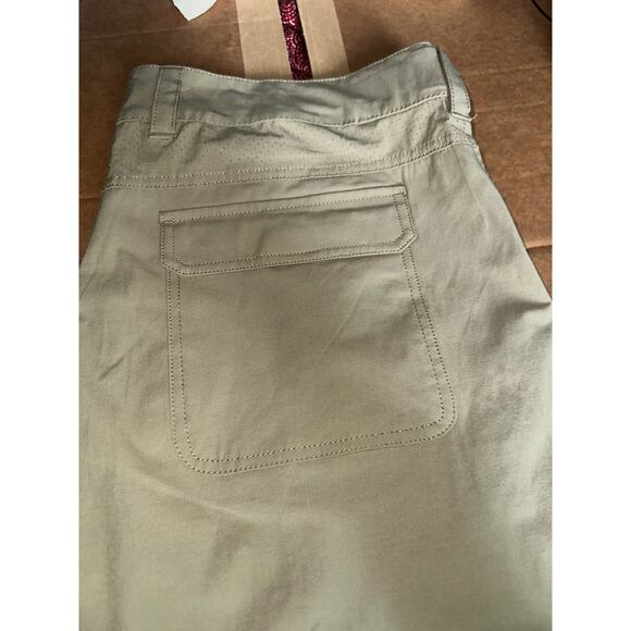 HUK Next Level 10.5", Quick-Drying Fishing Shorts for Men - Picture 6 of 9